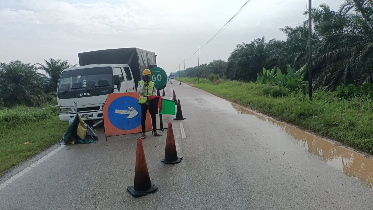 Kerja Berkala Pavemen – Mill & Pave Laluan FT1154 Jalan Felda Besout — 10