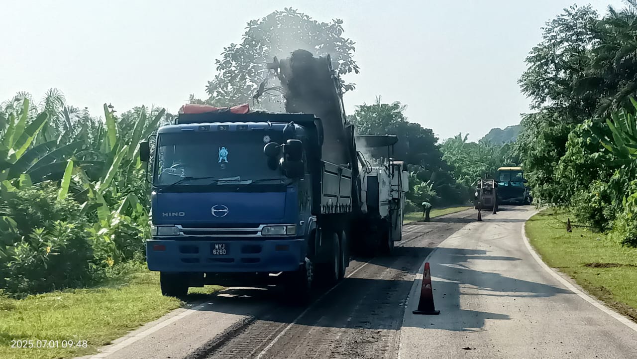 Kerja Berkala Pavemen – Mill & Pave Laluan FT1154 Jalan Felda Besout — 9