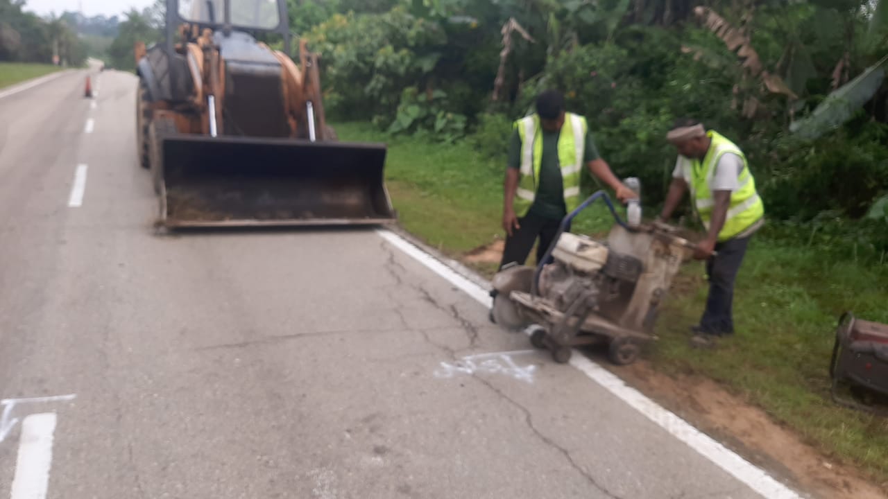 Kerja Berkala Pavemen – Mill & Pave Laluan FT1154 Jalan Felda Besout — 6