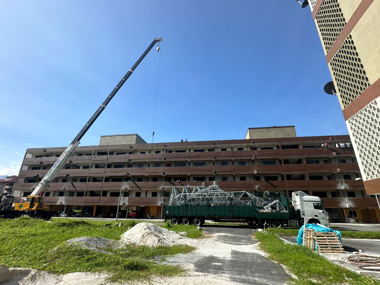 Kerja Senggaraan dan Pembaikan Bumbung Bangunan RKAT JKRAB 7105 & JKRB 7106, MSS Taiping — 7