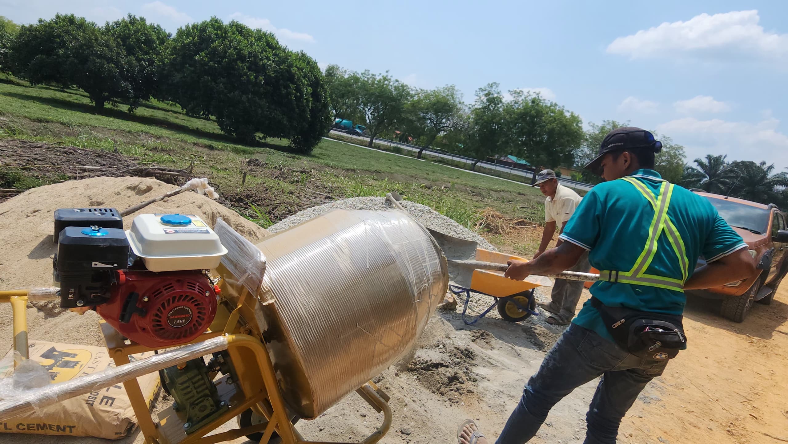 Membina Pagar Keselamatan 2500 Meter di TKPM Titi Gantong (Fasa 1, 2025)