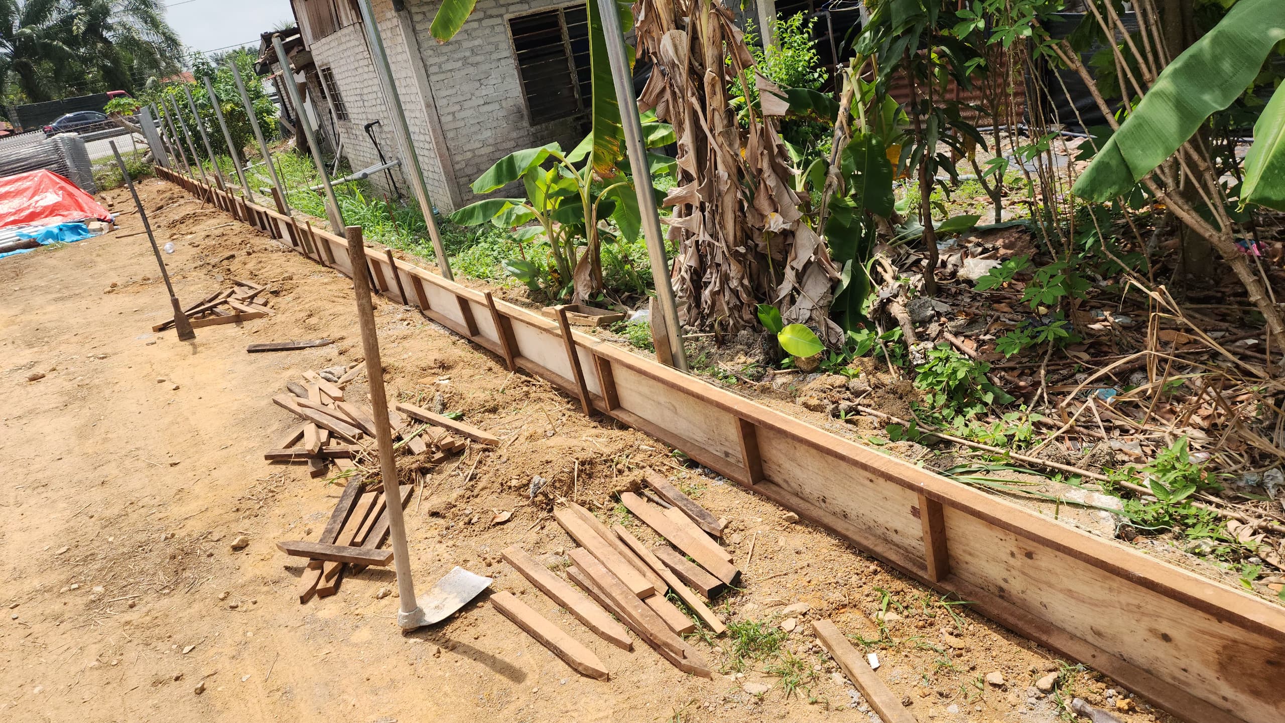 Membina Pagar Keselamatan 2500 Meter di TKPM Titi Gantong (Fasa 1, 2025) — 2