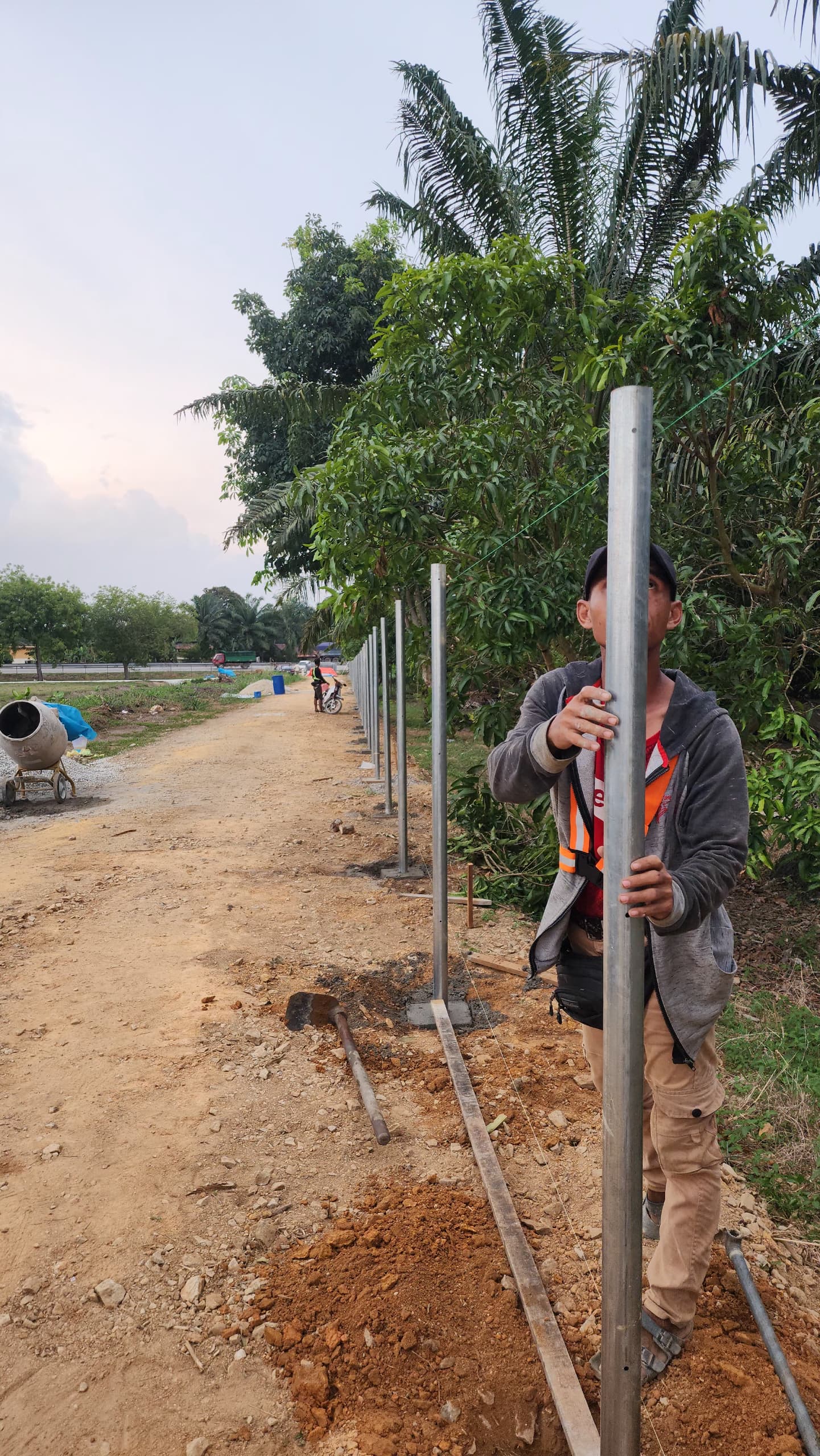 Membina Pagar Keselamatan 2500 Meter di TKPM Titi Gantong (Fasa 1, 2025) — 3