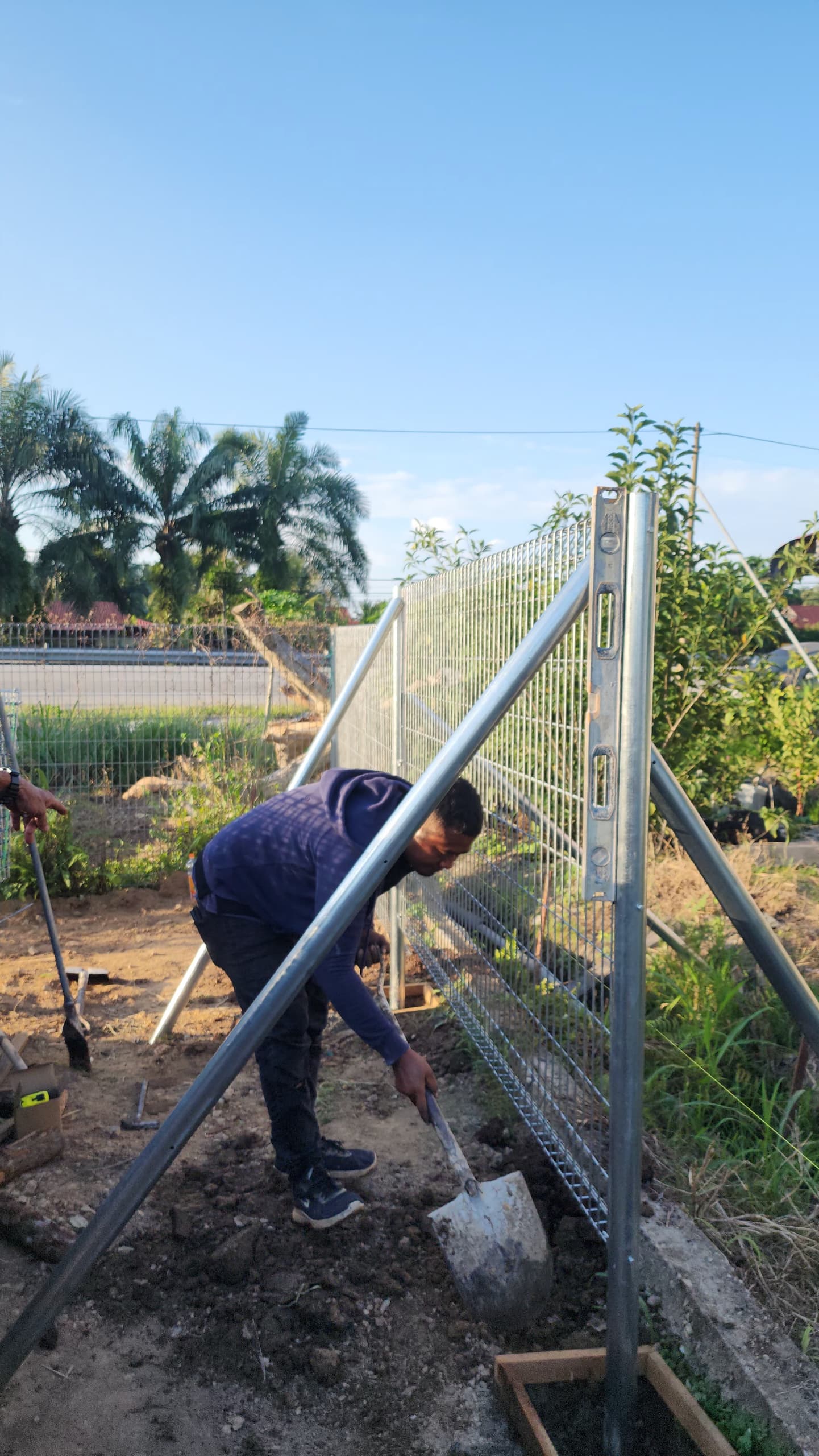 Membina Pagar Keselamatan 2500 Meter di TKPM Titi Gantong (Fasa 1, 2025) — 6