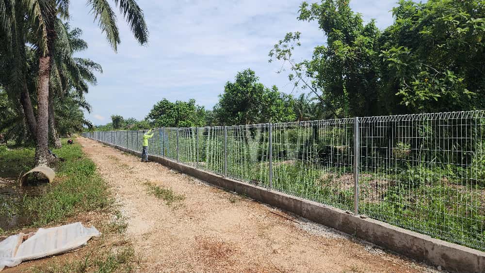 Membina Pagar Keselamatan 2500 Meter di TKPM Titi Gantong (Fasa 1, 2025) — 16